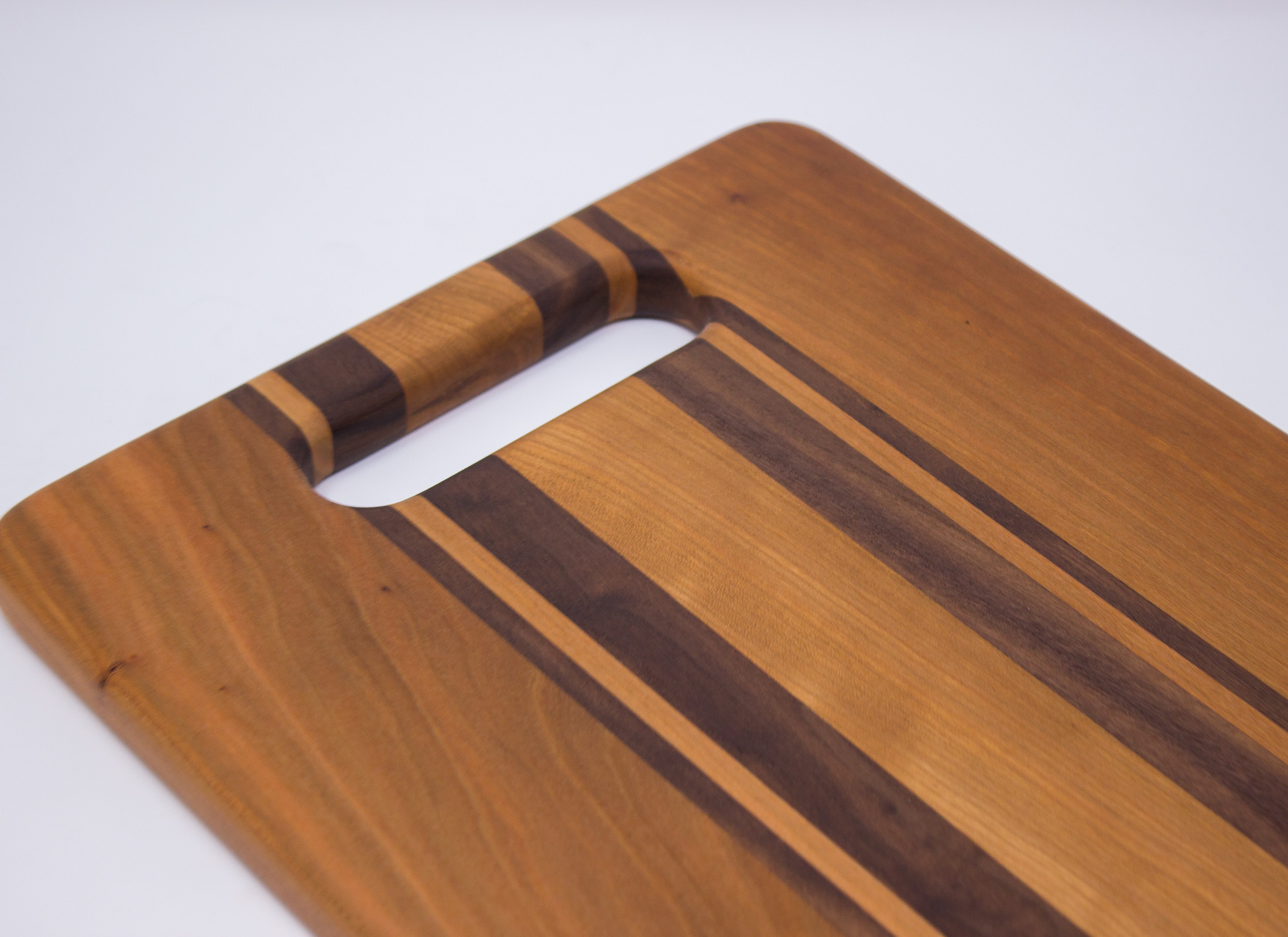 Maple, Cherry and Walnut with Handle Cutting Board – Rockford