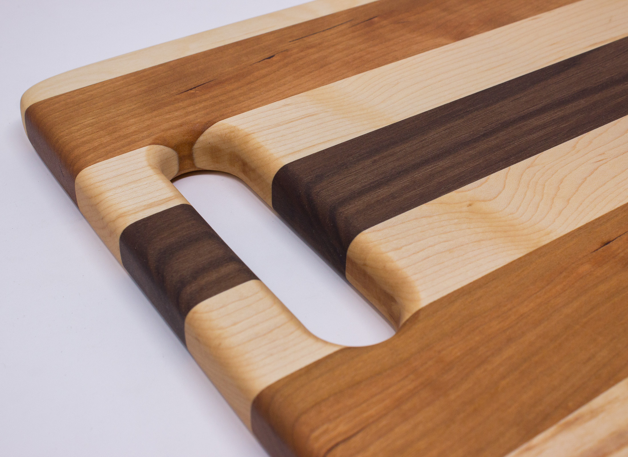 Maple, Cherry and Walnut with Handle Cutting Board – Rockford Woodcrafts