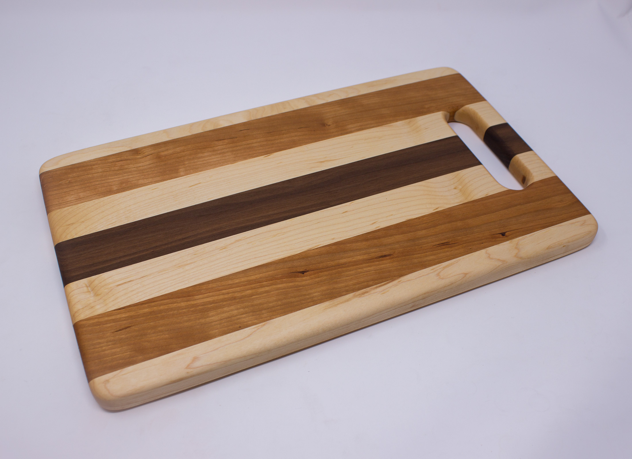 Maple, Cherry and Walnut with Handle Cutting Board – Rockford